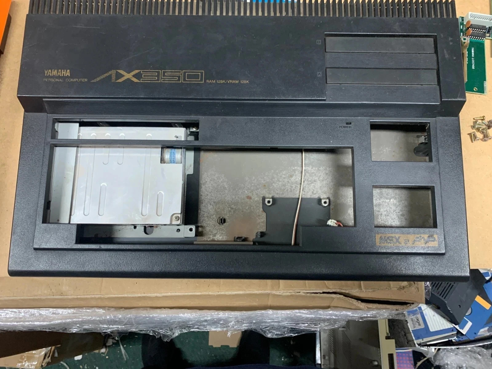 Yamaha MSX Personal Computer AX350 II  - chassi