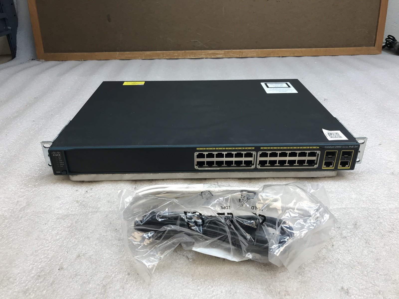 Cisco Catalyst WS-C2960-24PC-L V07 24-Port PoE 370W 2x Gigabit SFP LAN Tested