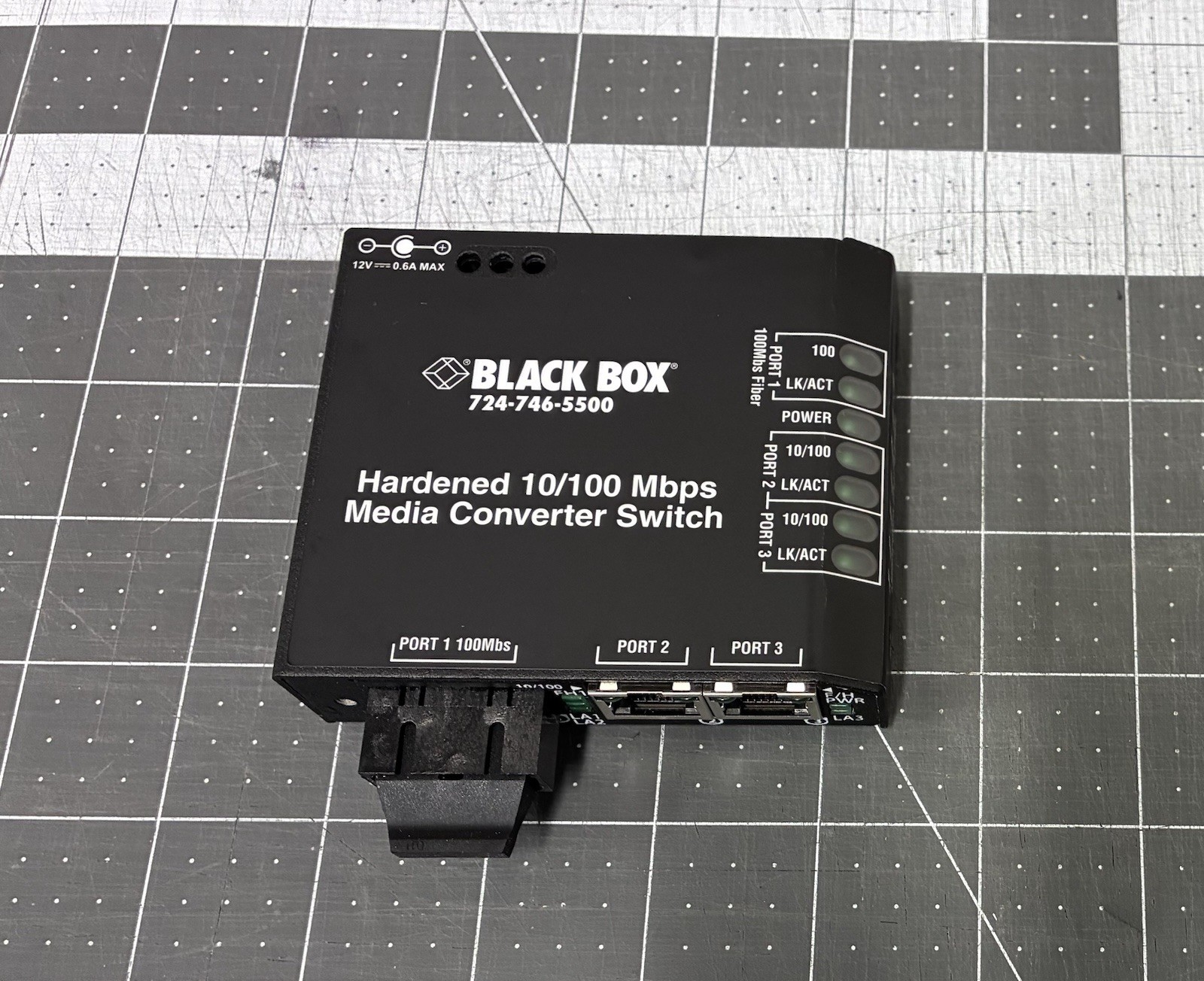 NEW Black Box 724-746-5500 Hardened 10/100 Mbps Media Converter Switch