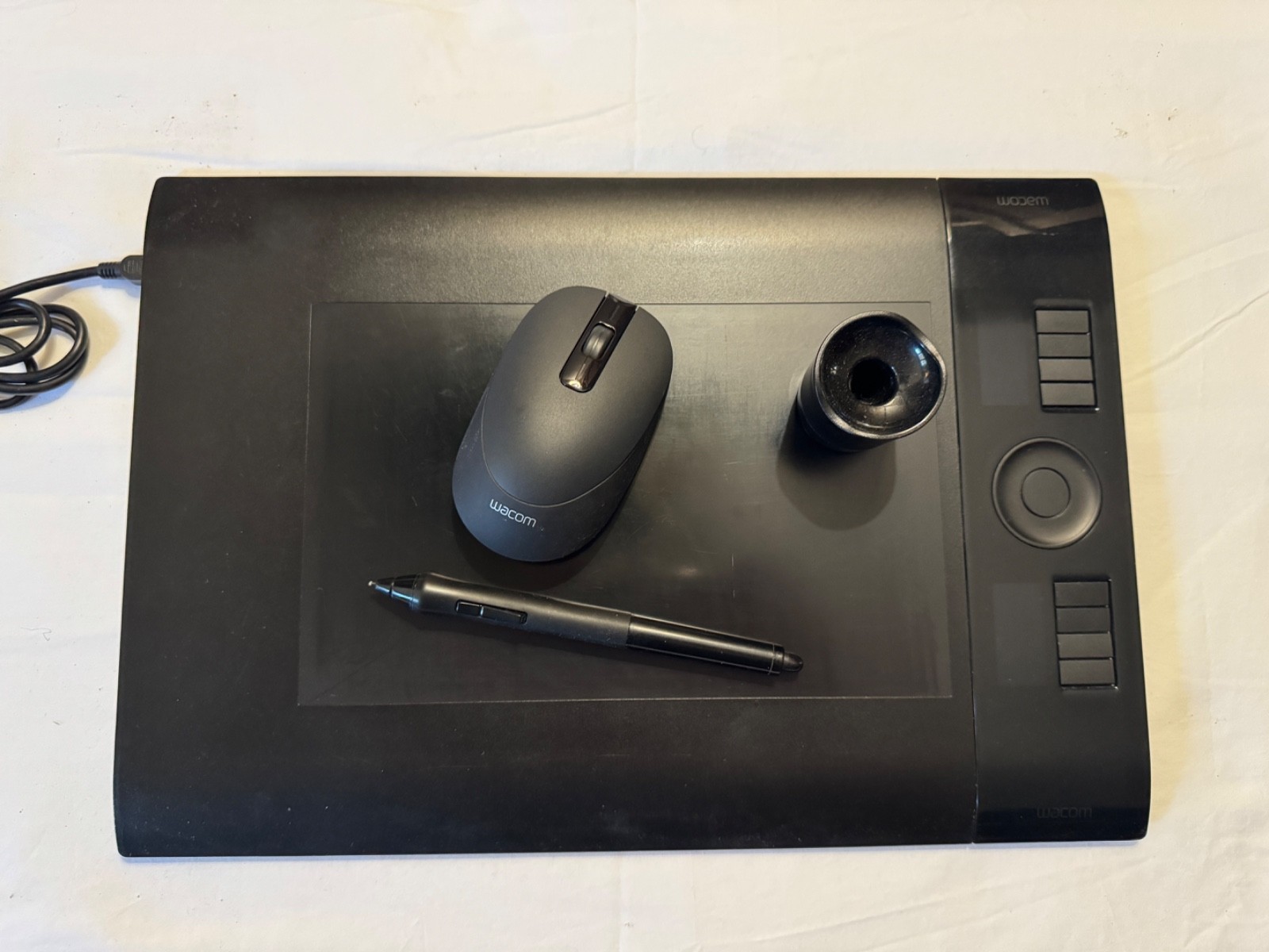 Wacom Intuos4 Medium Drawing Tablet PTK-640 COMPLETE KIT Pen, Nibs, Mouse, Cord