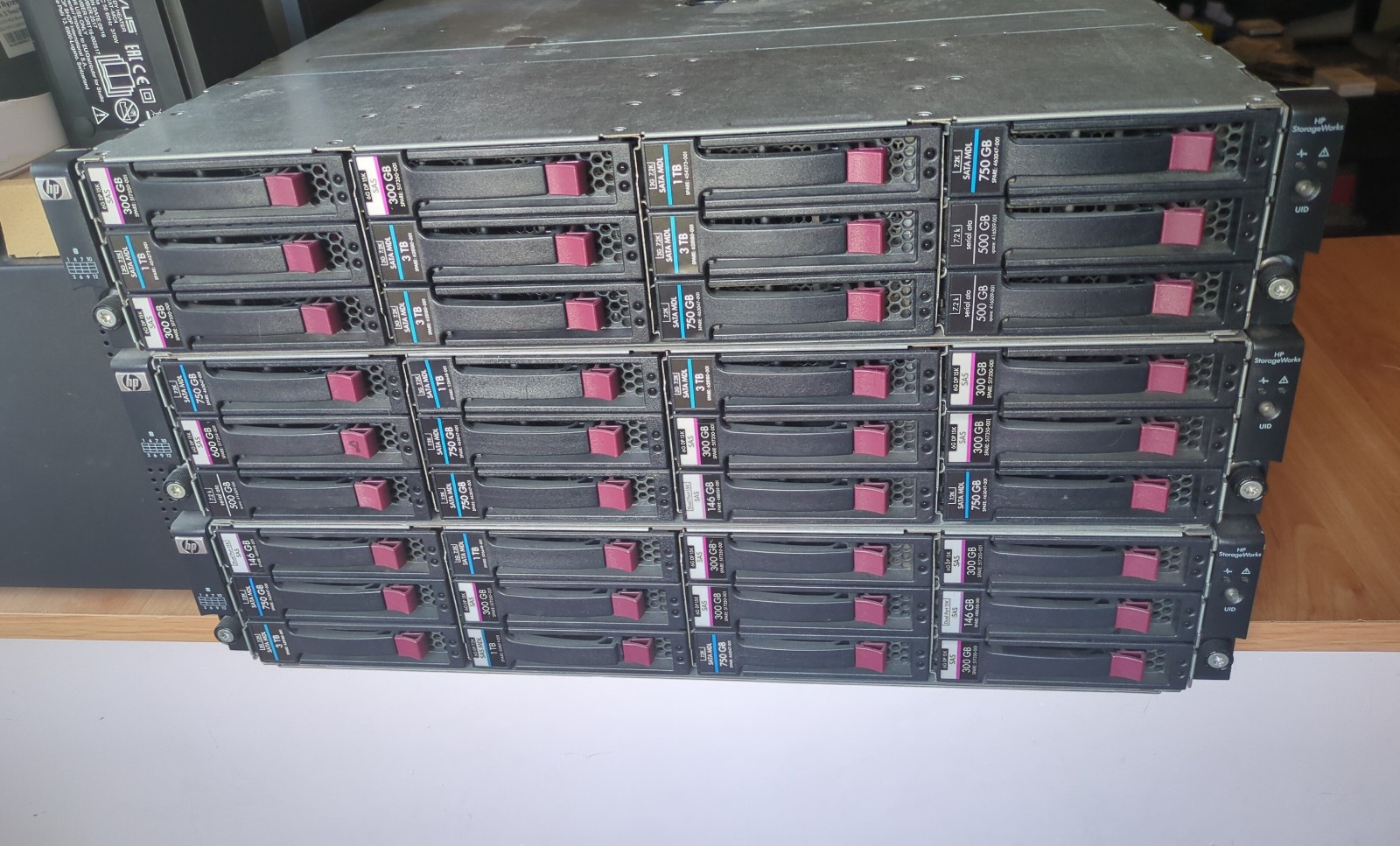HPE Storageworks D2600 12 Bay Disk Enclosure (AJ940A)