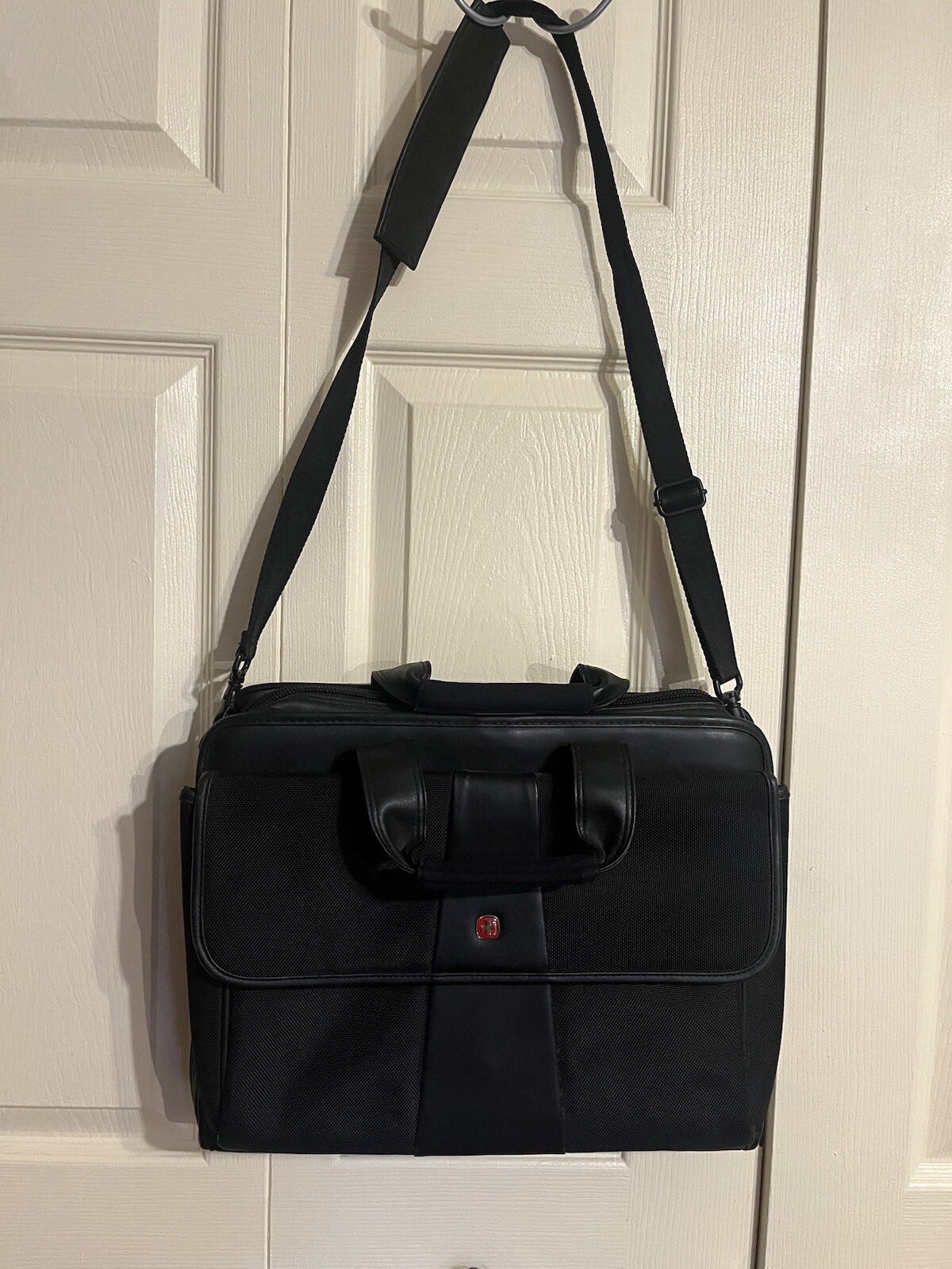 wenger swiss army Guide Black Nylon Comp-U-Folio Compact Briefcase/Crossbody bag