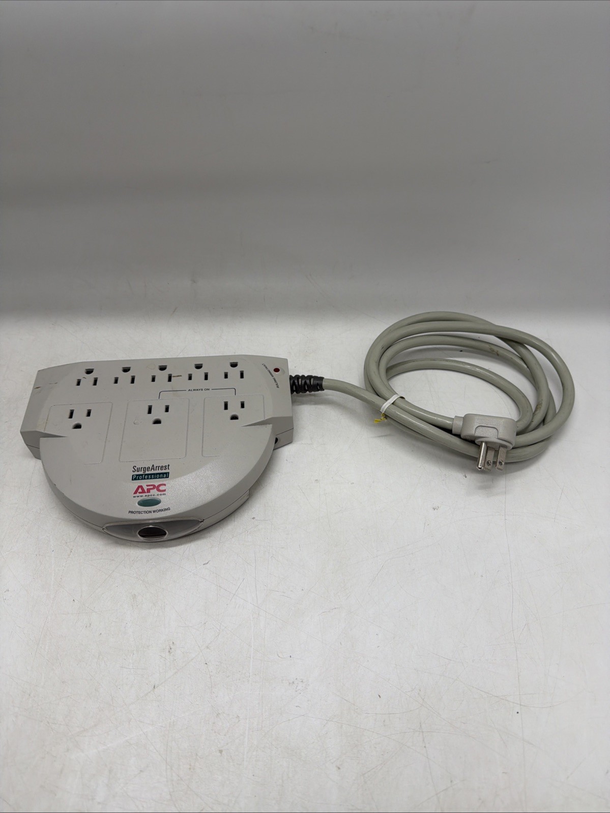 APC SurgeArrest Professional PRO8T2 8-Outlet Surge Protector TESTED & WORKS