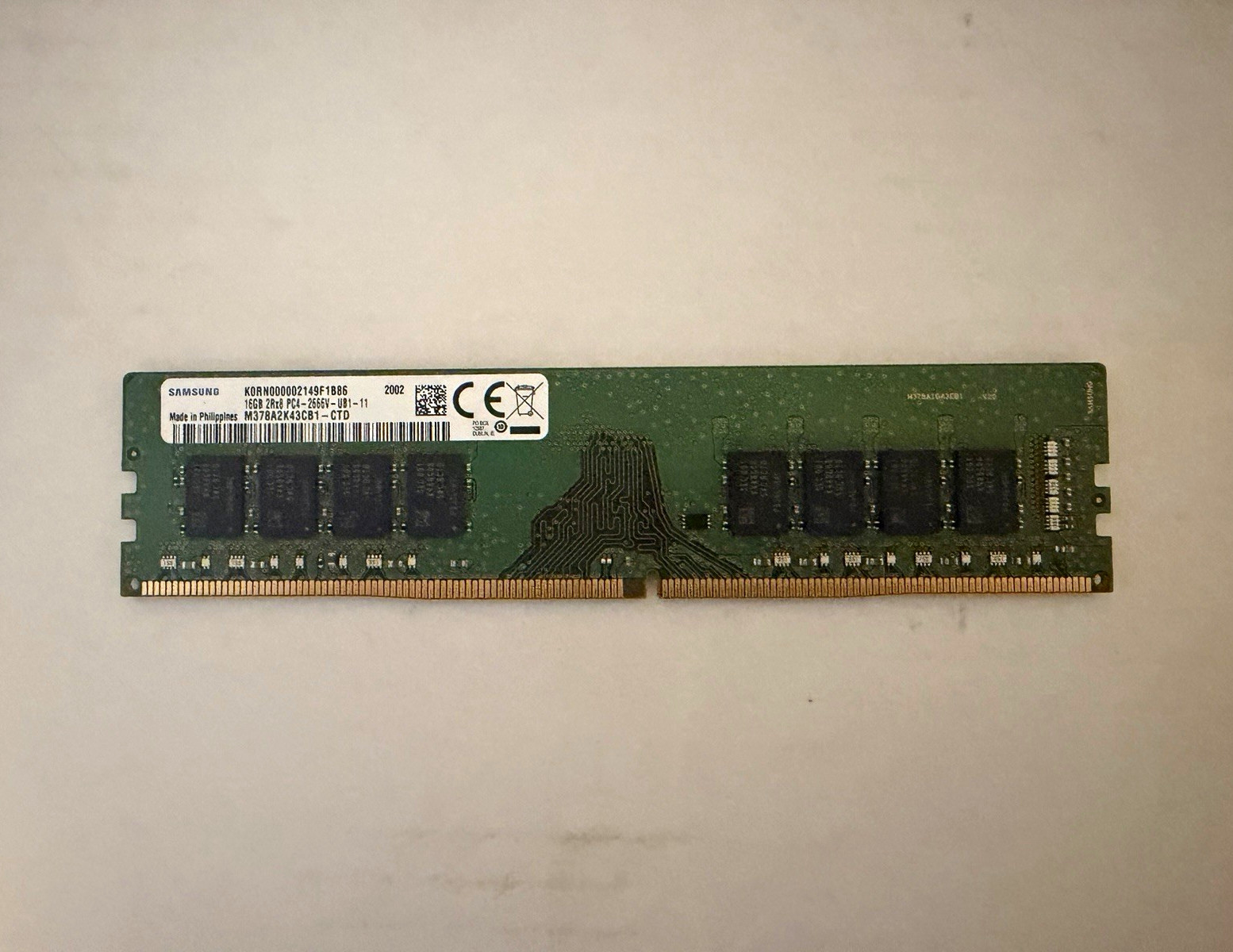 Samsung 16GB DDR4 DIMM PC4-2666V 288-Pin Non-ECC Unbuffered M378A2K43CB1-CTD