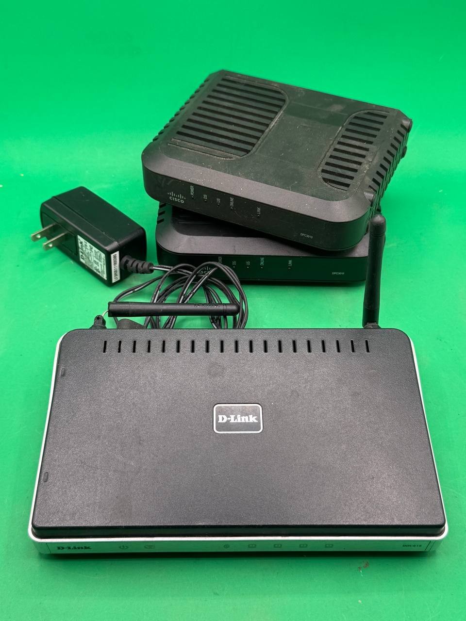 Lot of 3 D-Link DIR-615 Router w/ Adapter + 2 Cisco DPC3010 Modems TC