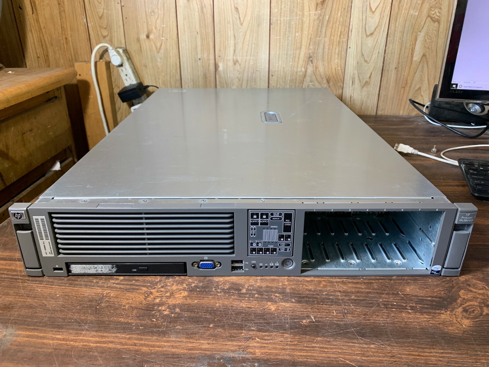 HP ProLiant DL380 G5 2x XEON 3ghz QUAD CORE CPU's 4GB RAM Server