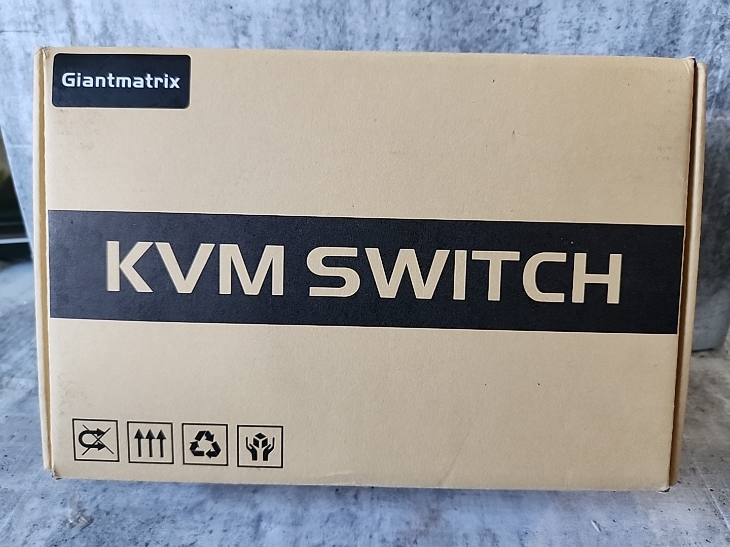 GiantMatrix 8k Display Port Dual Monitor KVM Switch