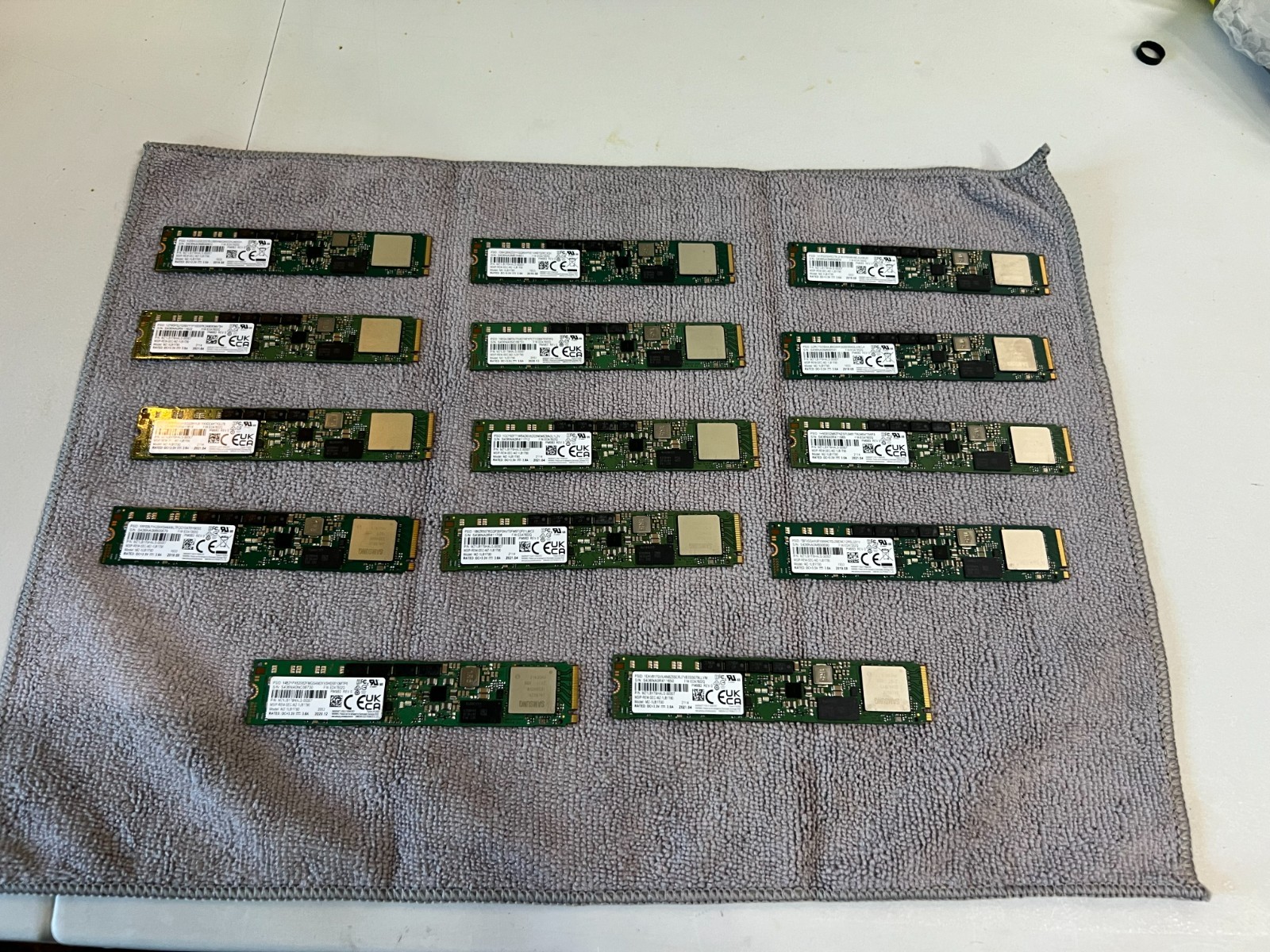 Samsung PM983 1.92TB NVMe PCIe3.0 M.2 22110 SSD MZ-1LB1T90 MZ1LB1T9HALS