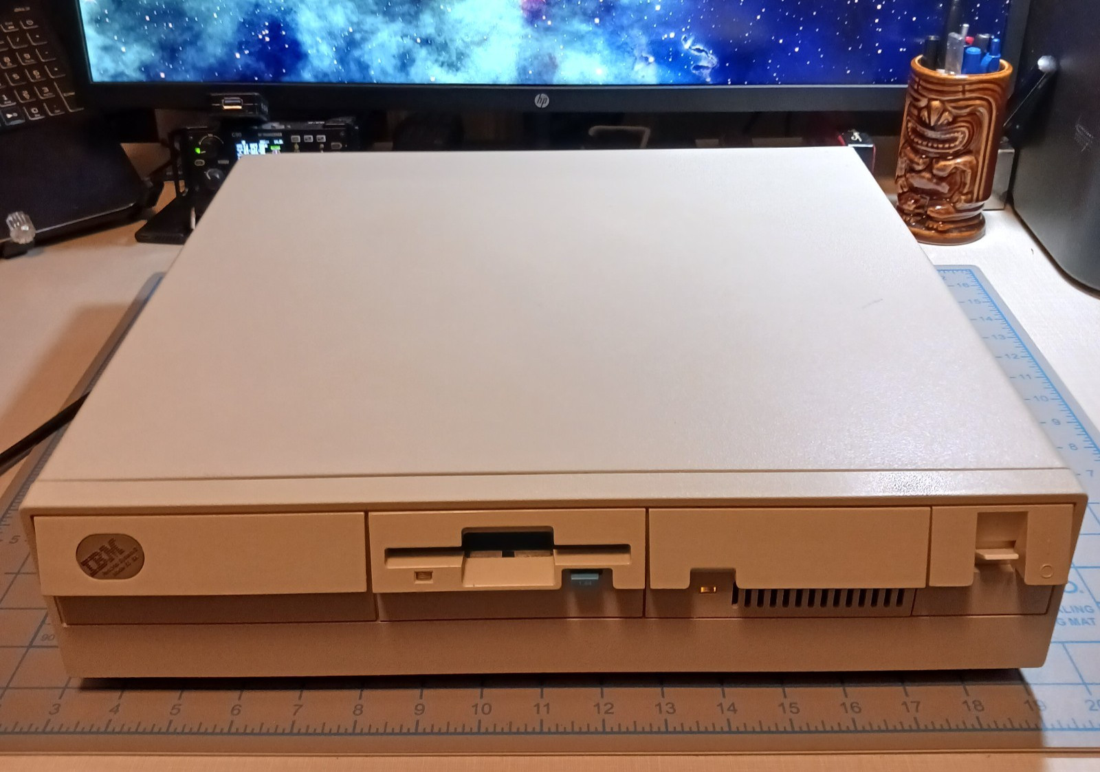 IBM Personal System/2 Model 55 SX Type 8555 Vinatge Desktop - Powers On - Read