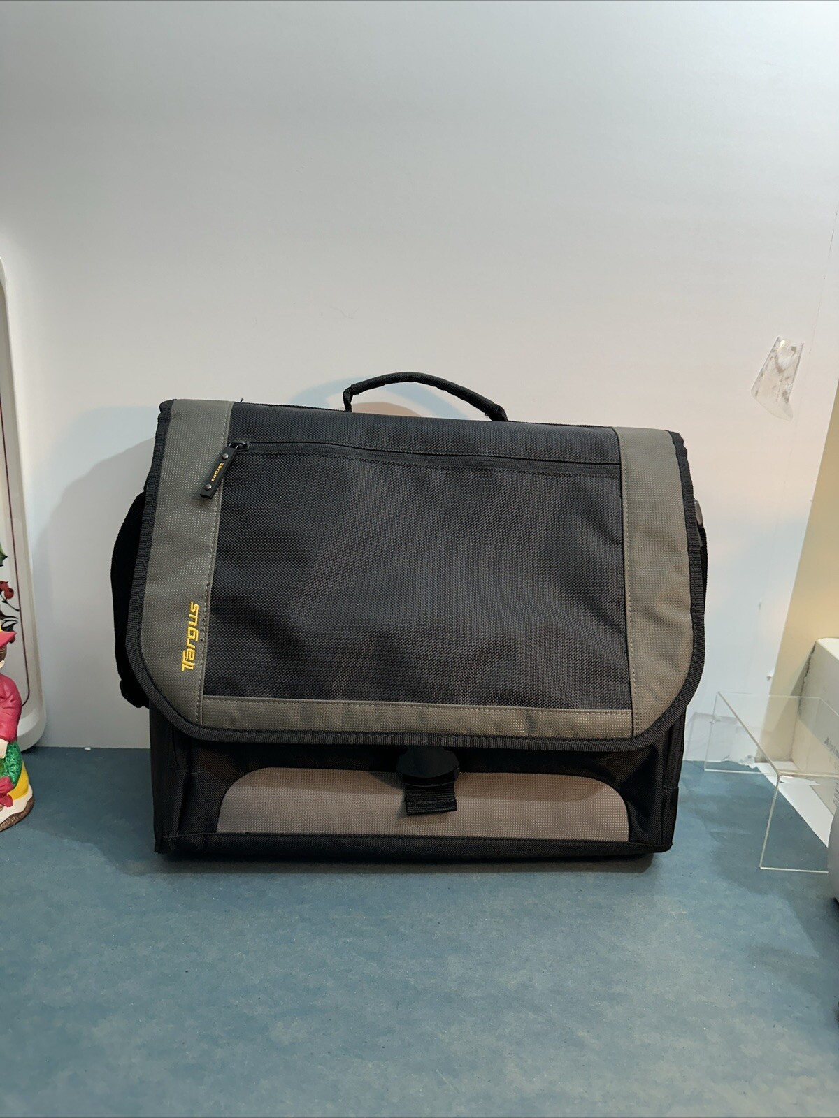 Targus Padded Messenger Bag For Laptop, or Tablet - NEW