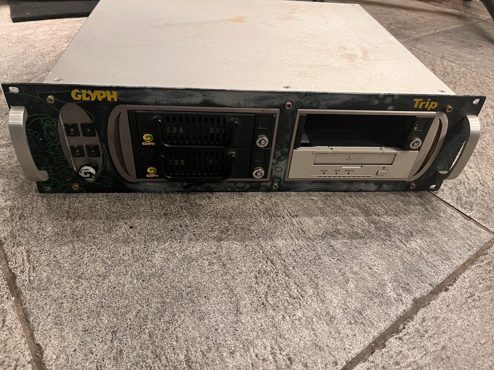 GLYPH TRIP SCSI RAID 4-BAY AV PC STORAGE DRIVE RACK MOUNT PRO STUDIO AUDIO VIDEO