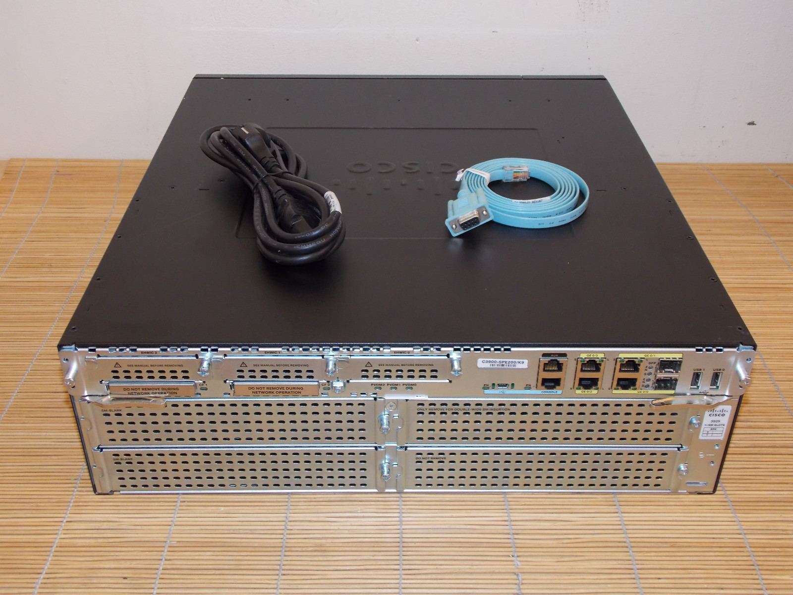 Cisco C3925E-VSEC/K9 Voice Sec. Bundle SL-39-DATA-K9 Lic SPE200 1GB PVDM3-64 1PS