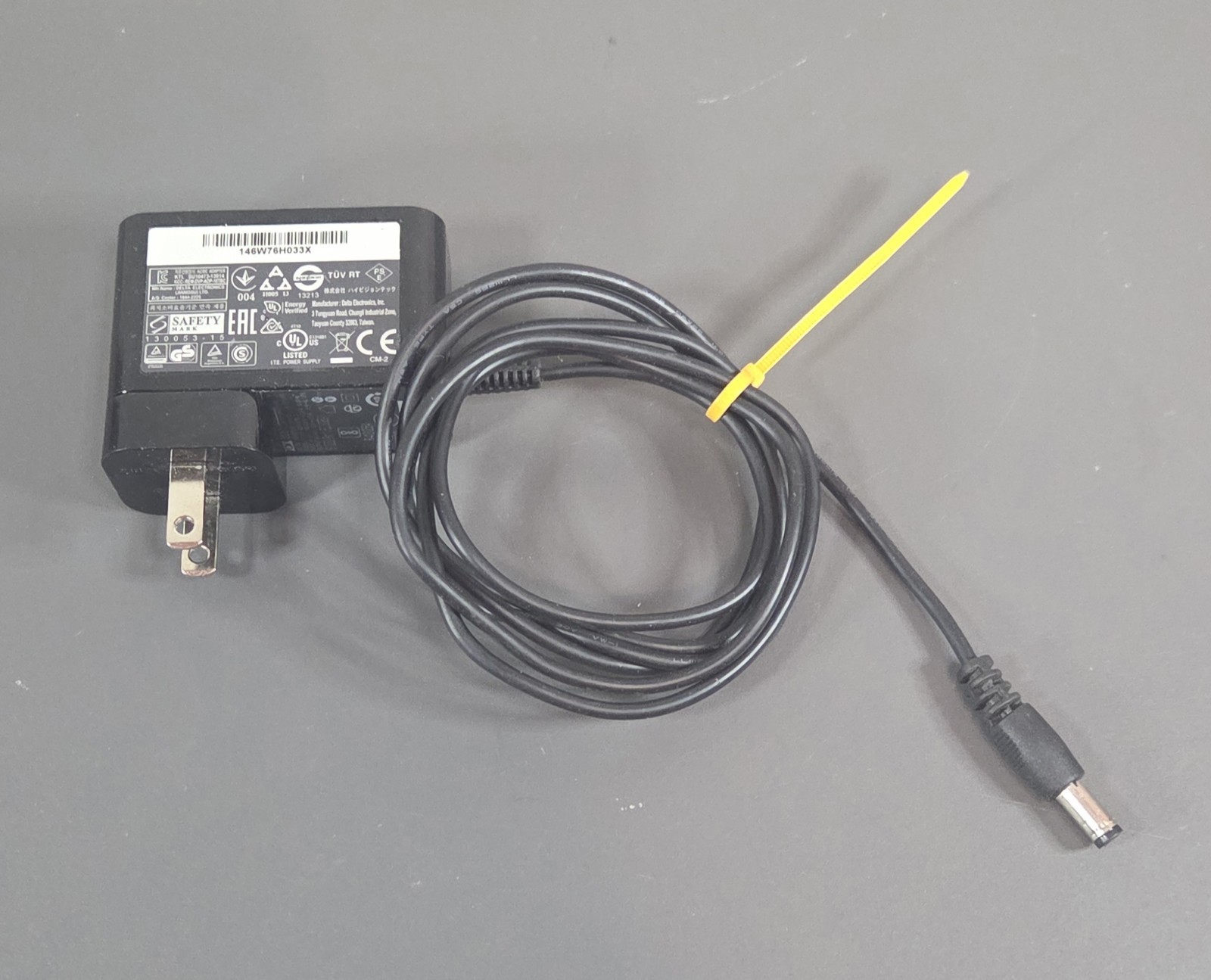 Acer Aspire Switch 10 Original Charger SW5-015 ADP-18TB C 12V 1.5A  3.0*1.0mm