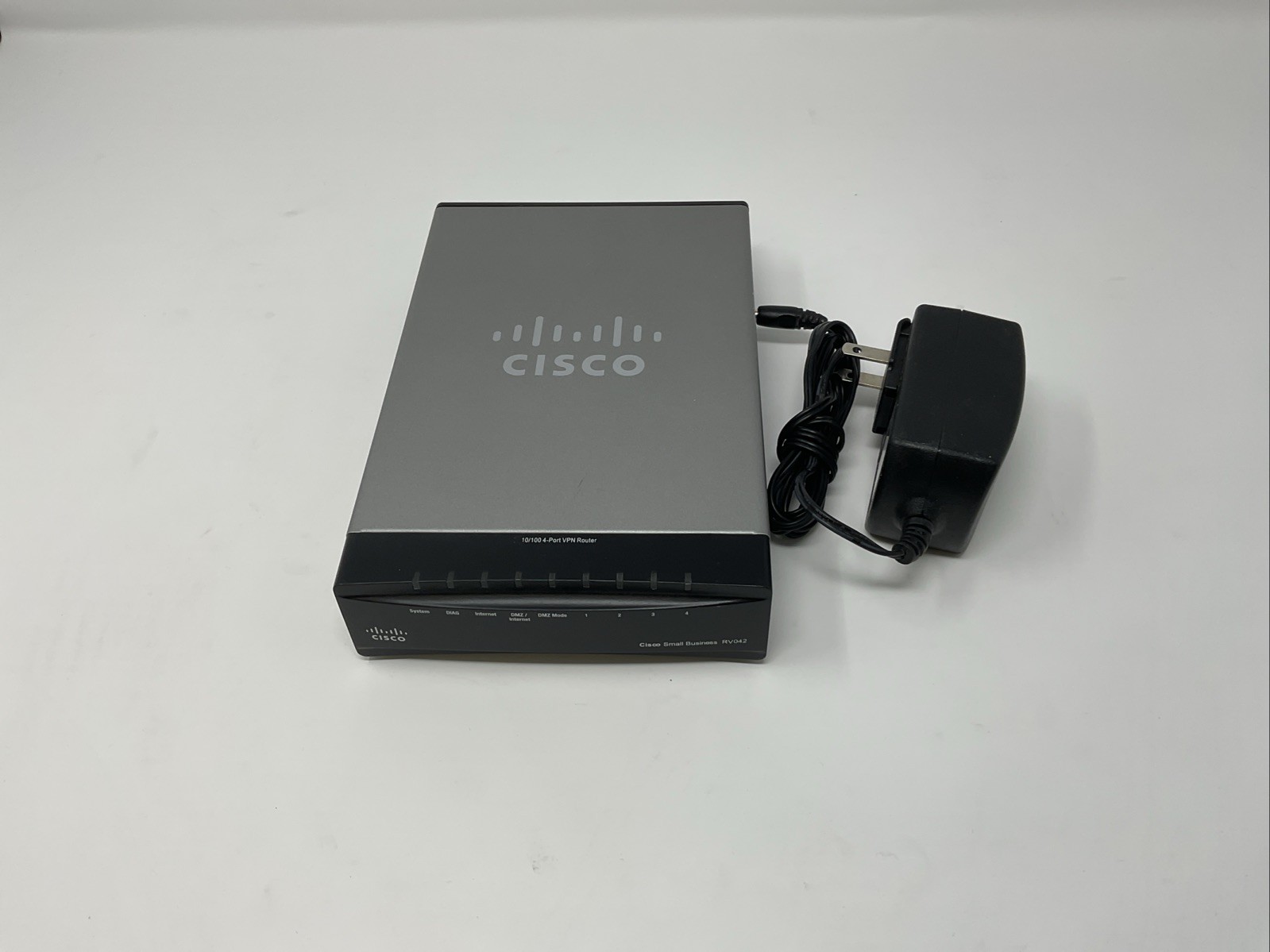Cisco RV042 4-Port 10/100 Wired Router