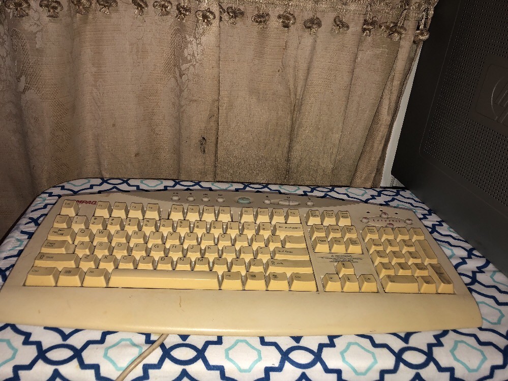 Compaq Presario SK-2700 Computer Keyboard PS/2
