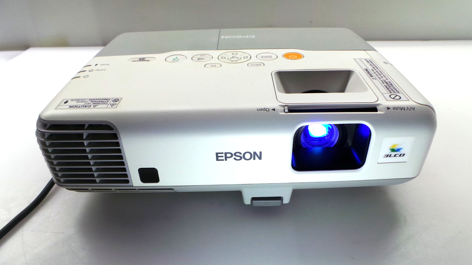 EPSON PowerLite 95 Projector 2600 lumens 4927 Lamp Hours-Tested-Power cord only