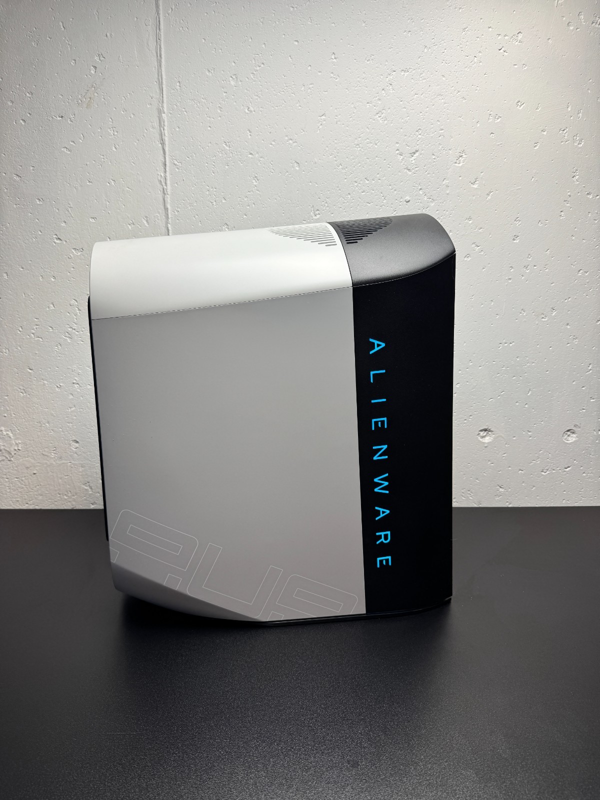 Alienware Aurora R11 Gaming PC i7-10700F RTX 2070 Super 32GB 1TB SSD + 2TB