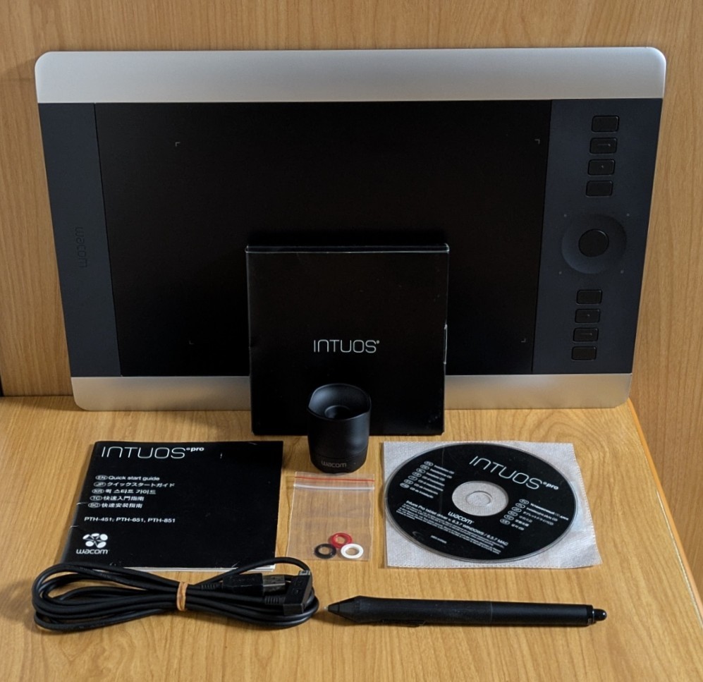 Wacom PTH-651 Intuos Pro Medium Creative Pen & Touch Tablet Exc