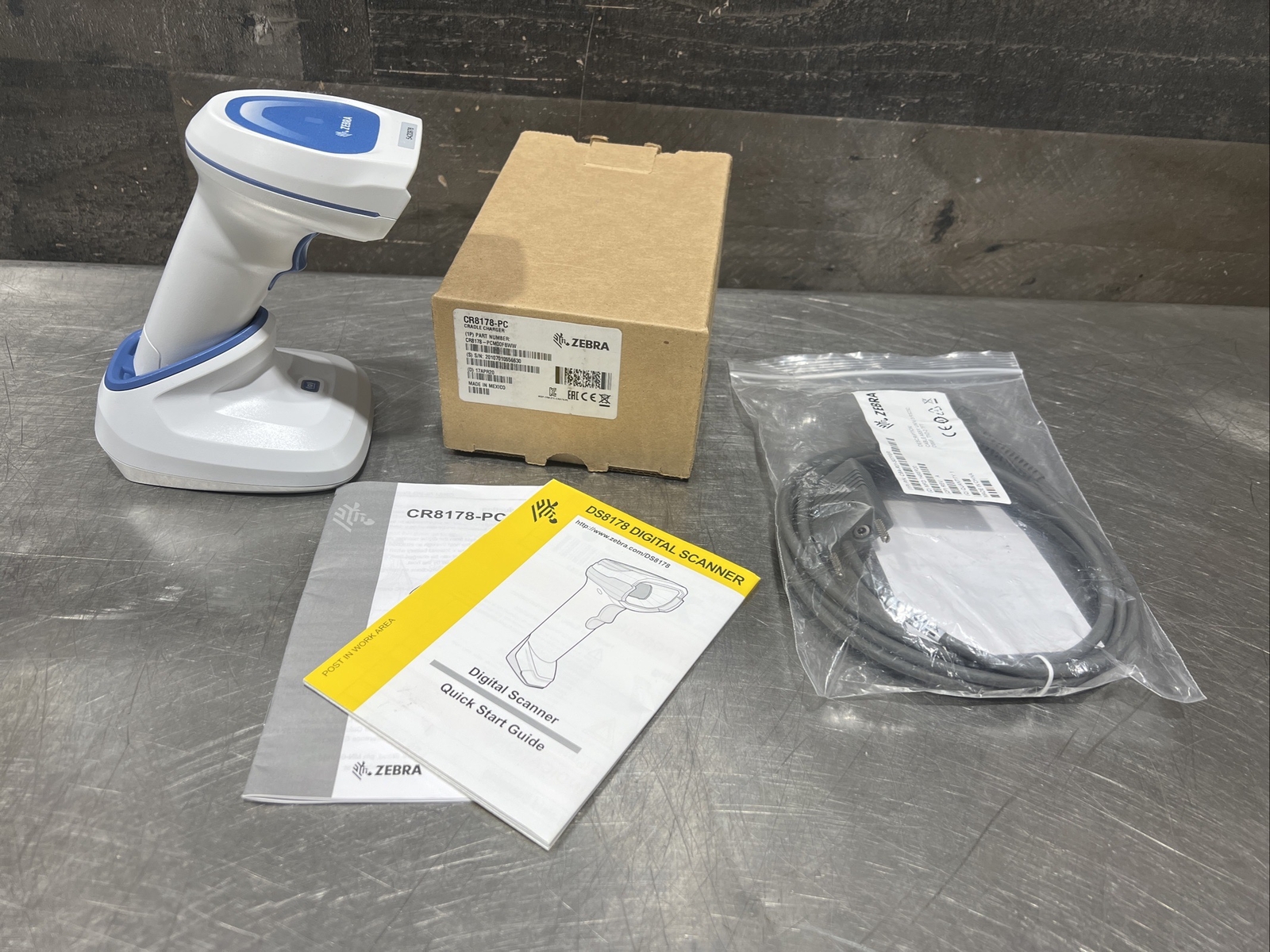 Zebra DS8178 Barcode Reader Scanner DS8178-HCMF00BVMWW +  Charging Cradle Nos