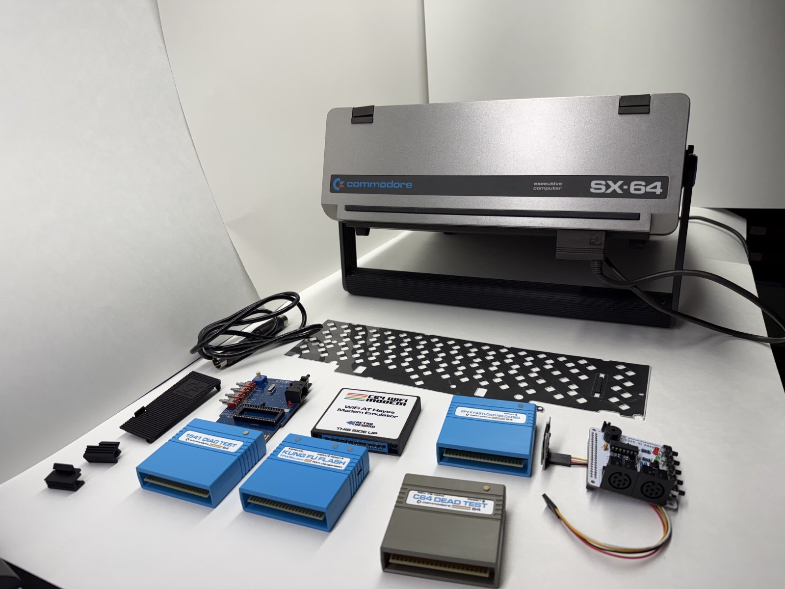 COMMODORE SX-64 PORTABLE COMPUTER  TESTED + EXTRAS