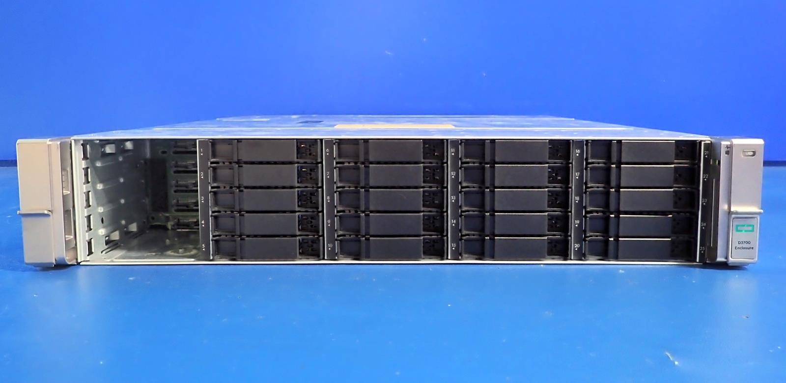HP D3700 2.5" SFF Disk Enclosure QW967-63003 | 2x Controllers 2x PSU No Storage