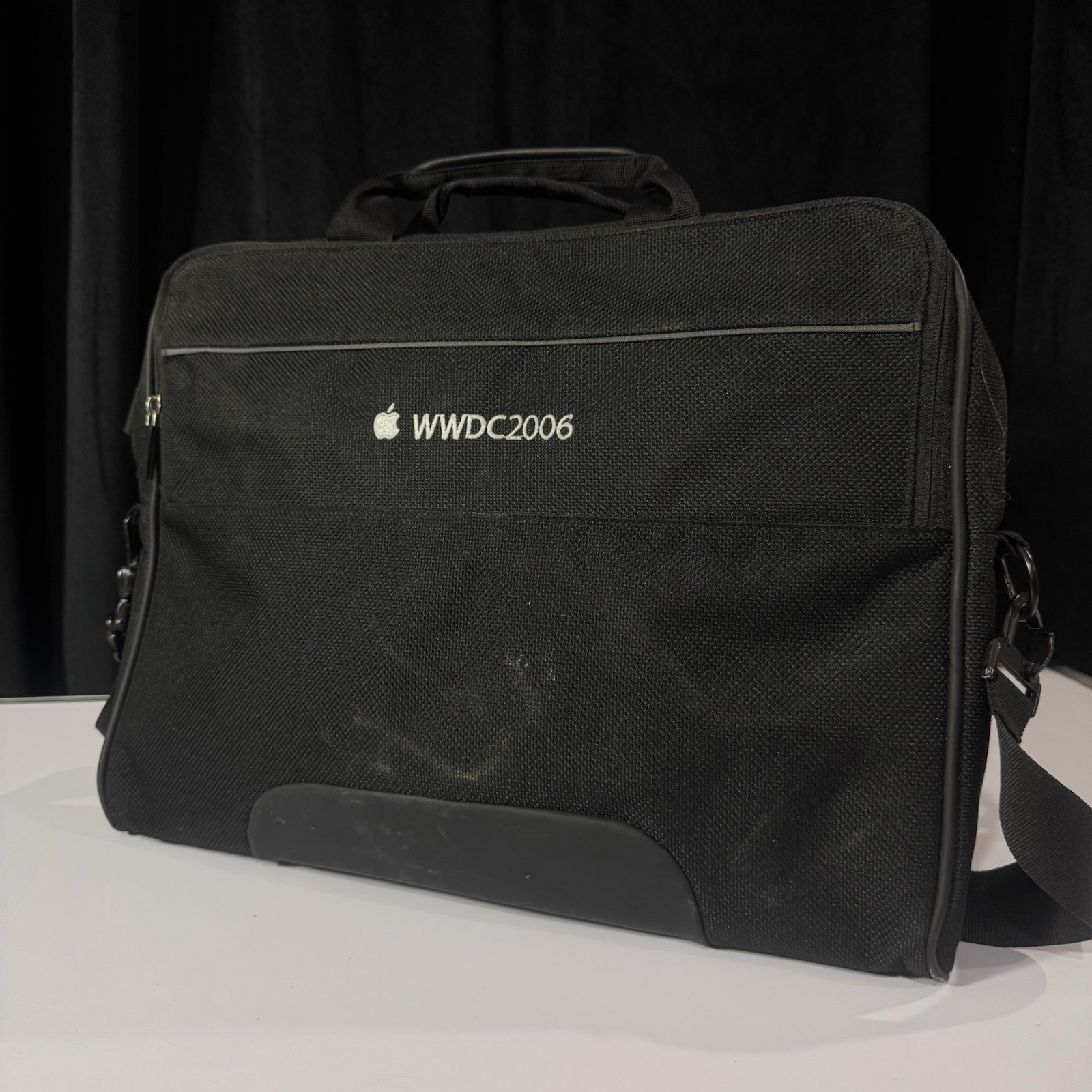 Apple WWDC 2006 Messenger Laptop Bag Black Developer Conference Vintage