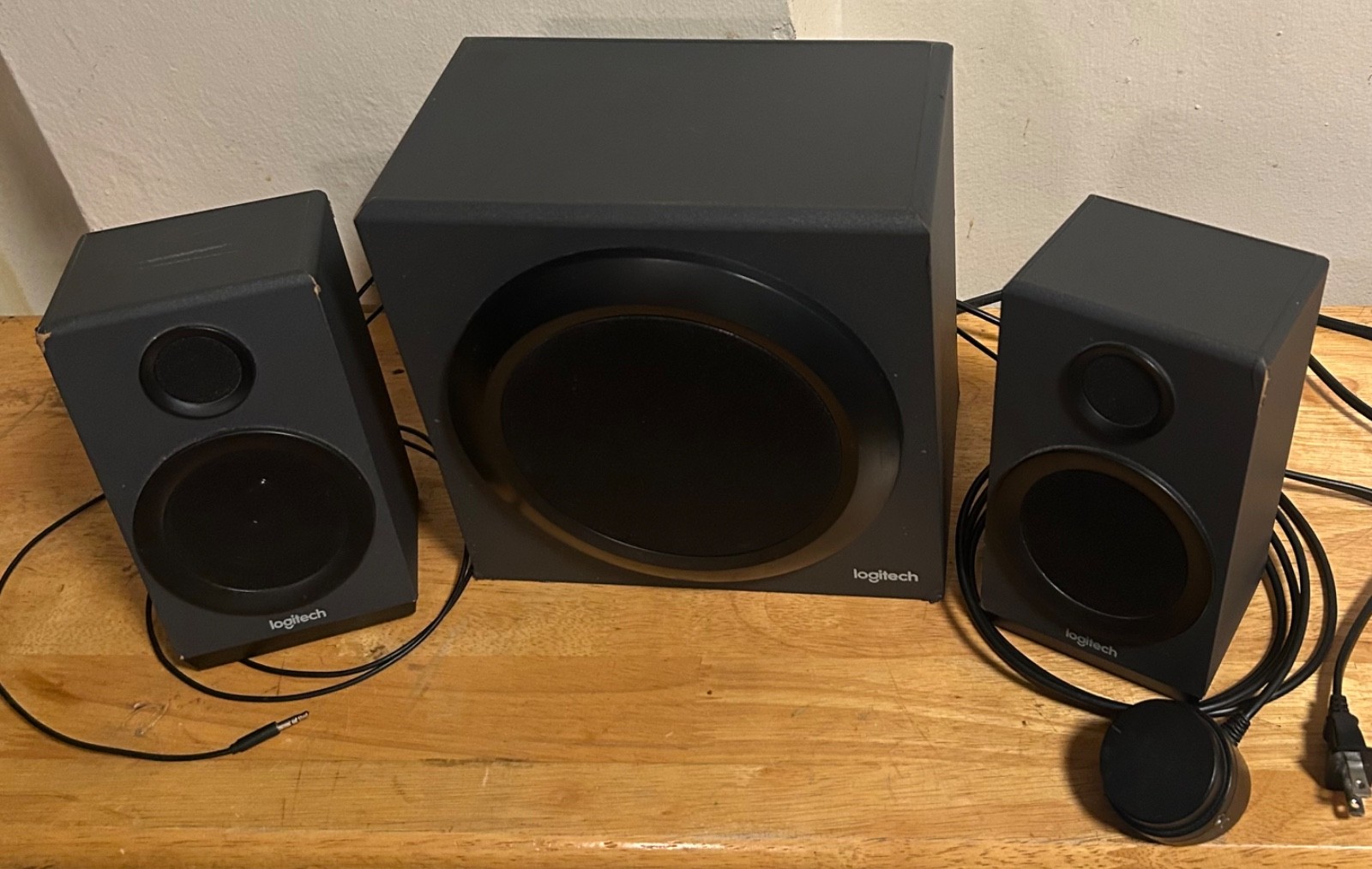 Speakers Logitech Z333 80W Multimedia Subwoofer and Speakers For PC 980-001203