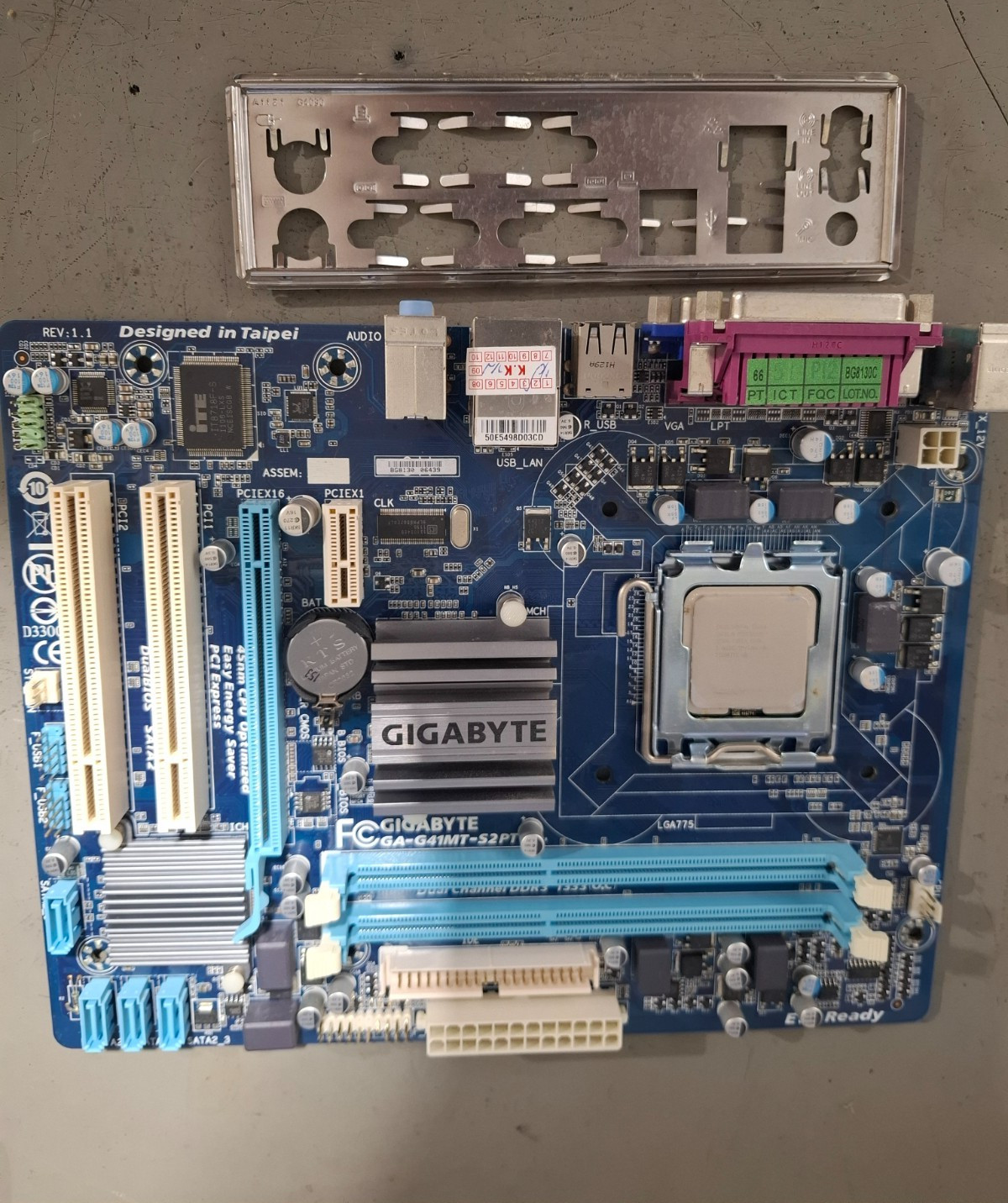 Gigabyte GA-G41MT-S2PT Desktop Motherboard w/ CPU-E6600