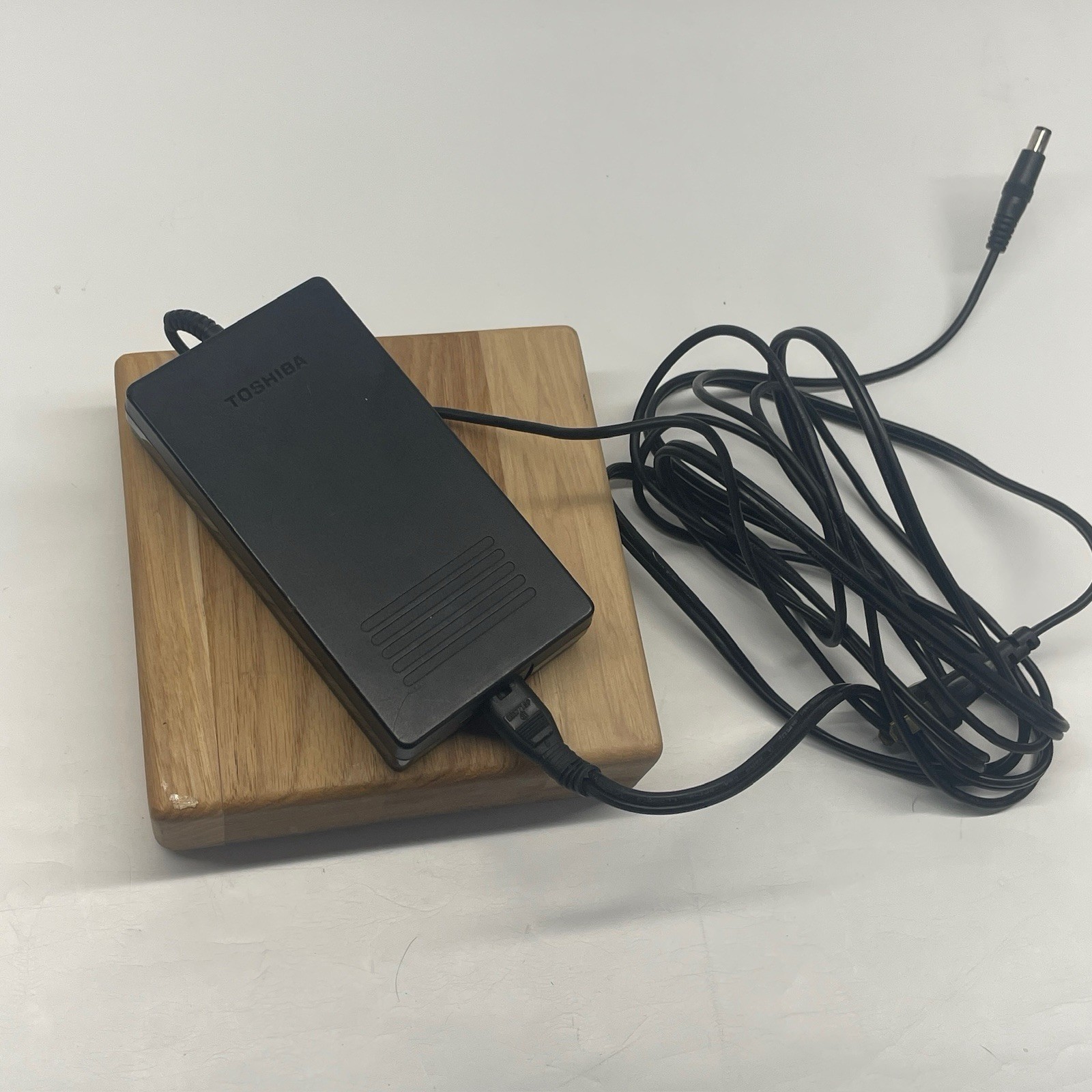 Original Toshiba AC Adapter PA2444U 15V 4A 60W For Satellite Tecra 6.3mm*3.0mm