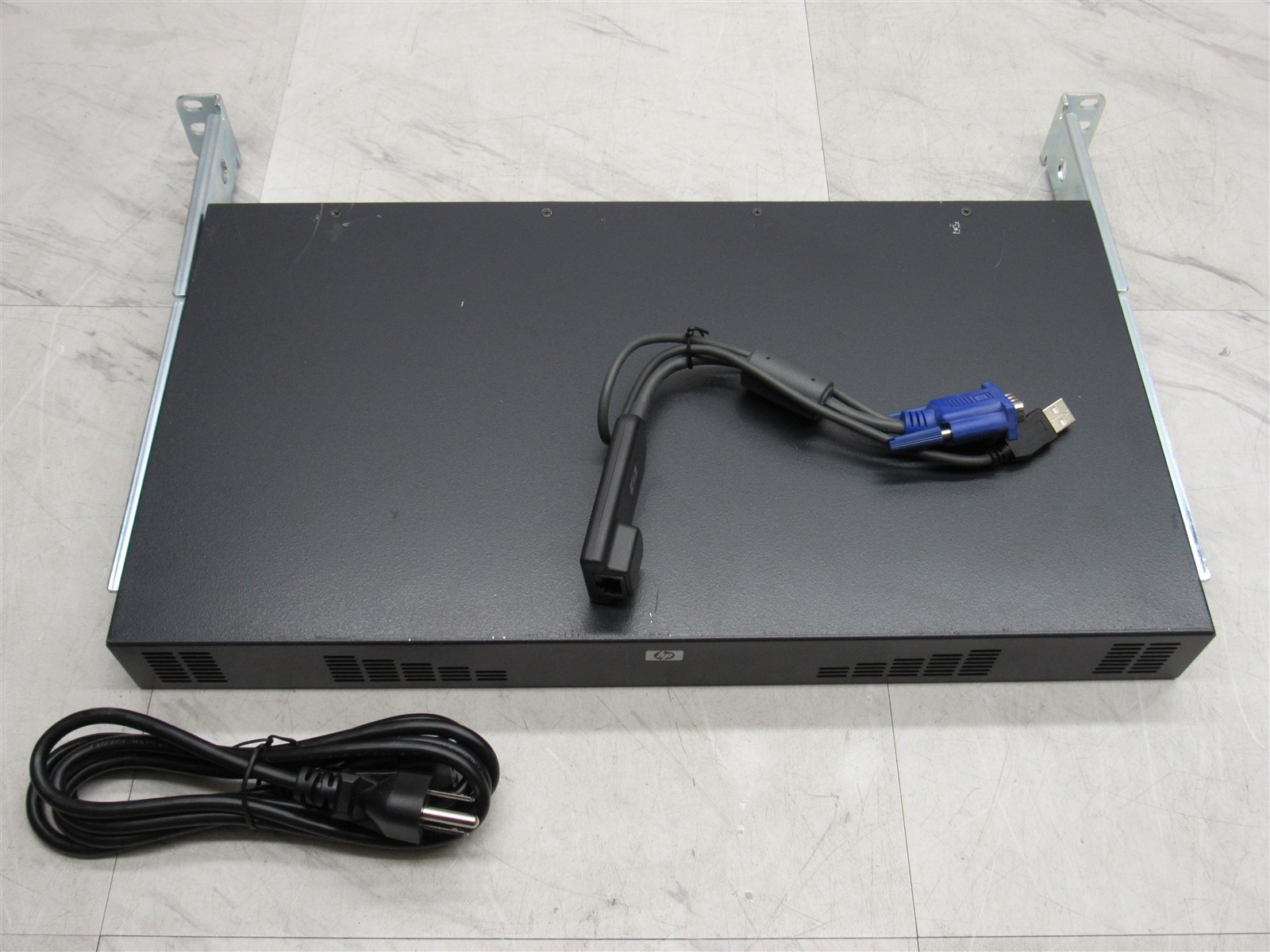 HP AF618A 16 Port IP 0x2x16 KVM Server Console Switch Rack-Mount w/ 520-341-510