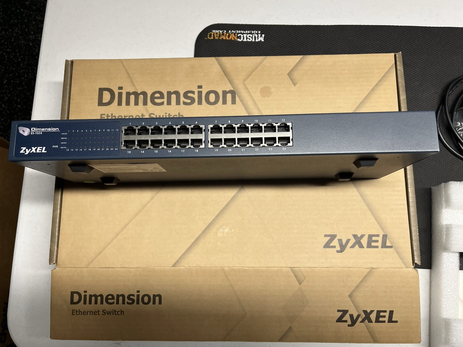 ZyXEL ES-1024 24-Port Fast Ethernet Switch | Rackmount | Unmanaged | Tested
