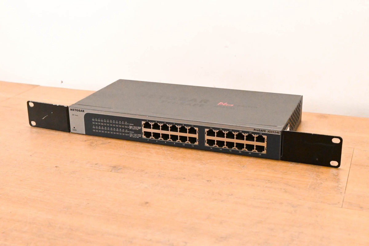 Netgear JGS524E ProSafe Plus Ethernet Switch 24 Port with rack ears 