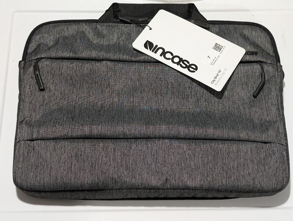 Incase City Brief Series Laptop Bag for 16-inch Devices Charcoal New