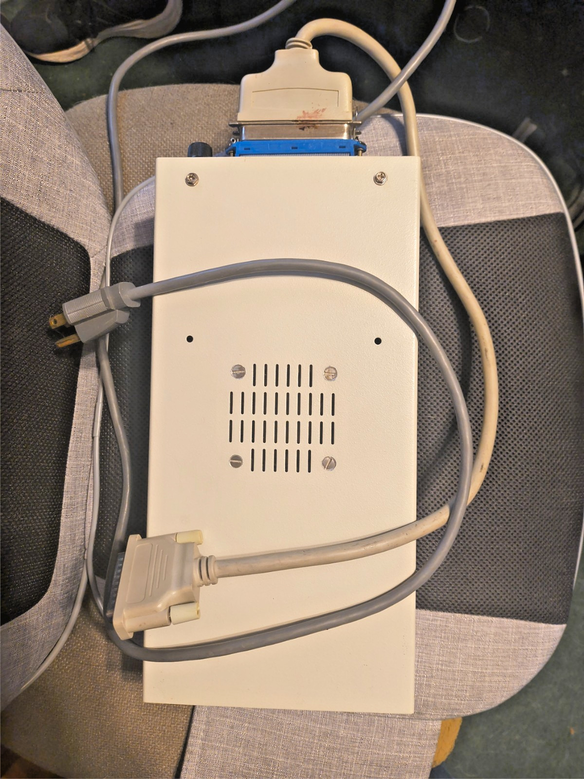Amiga External SCSI Hard Drive case w/unknown hard drive - powers on