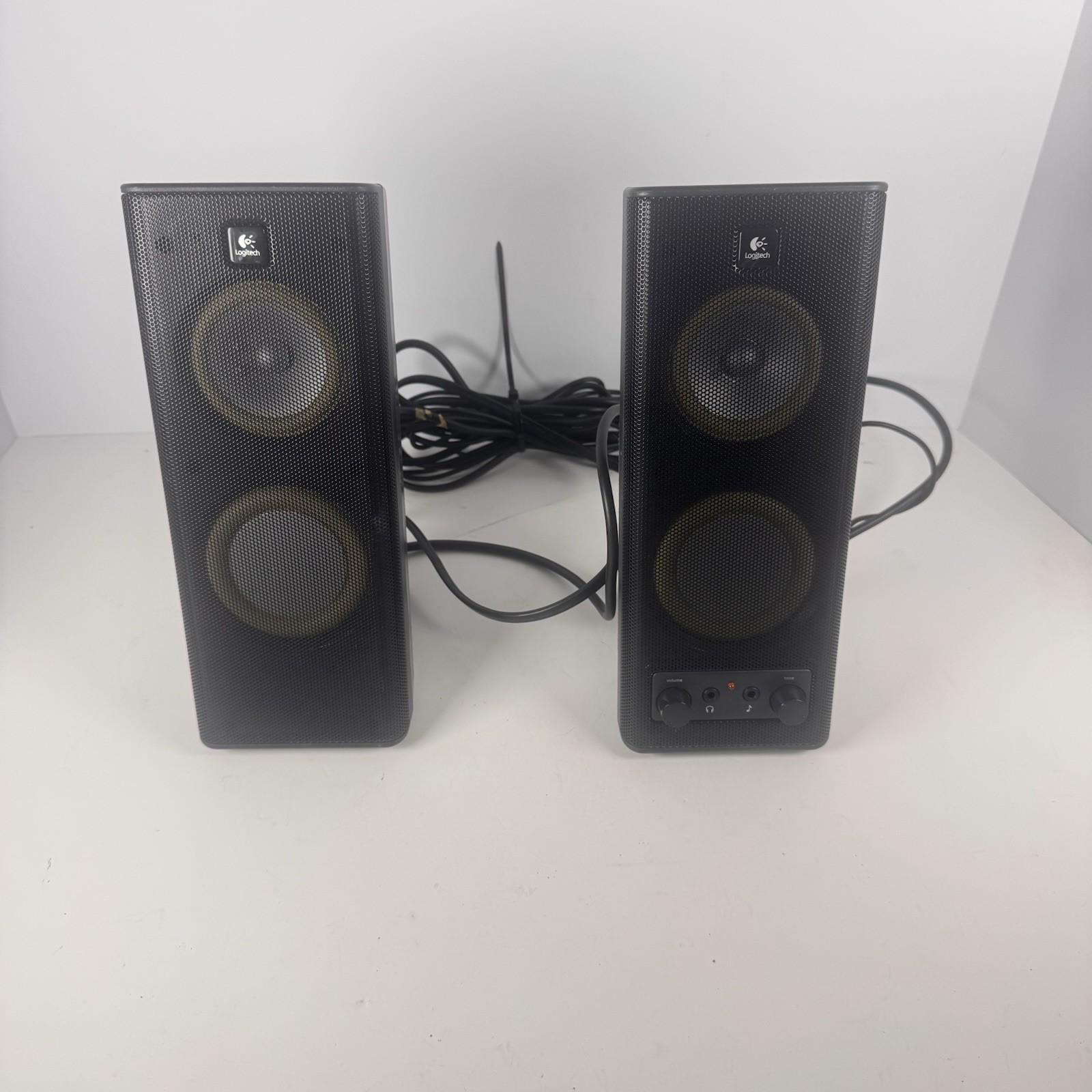 Logitech X-140 Computer Speakers L4