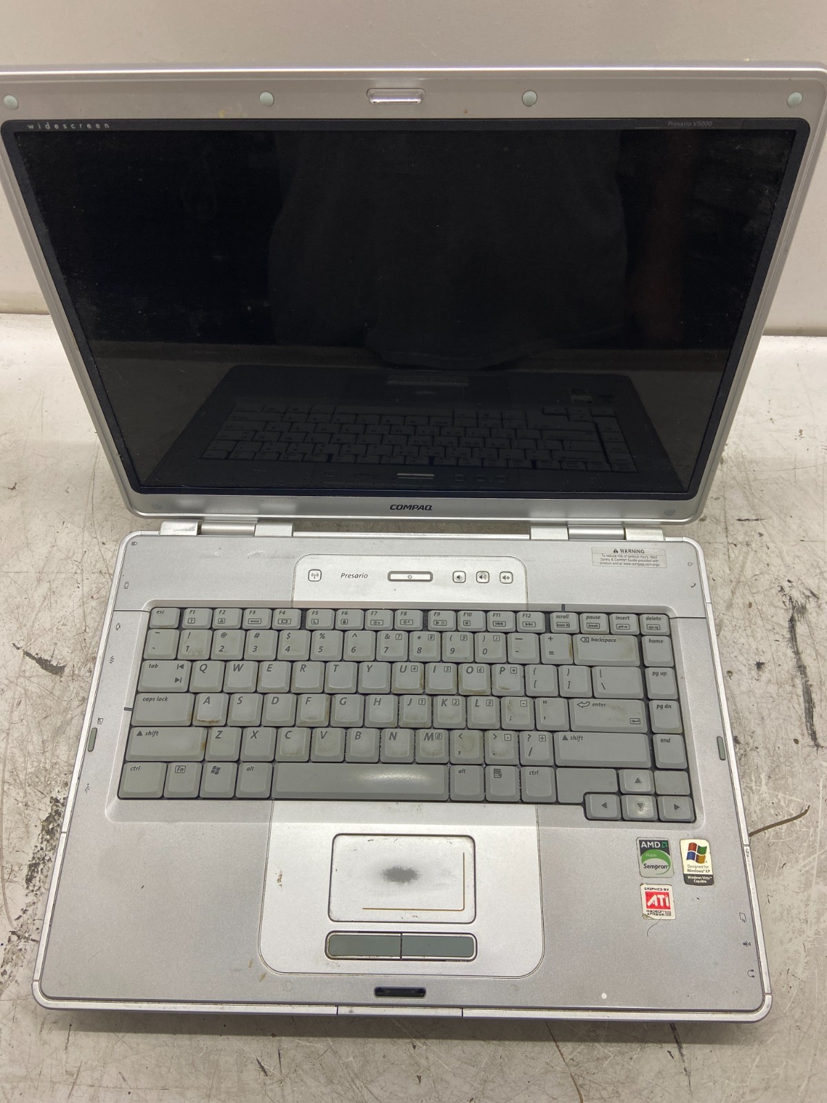 Compaq Presario V5000 AMD Sempron 1 GB NO HDD
