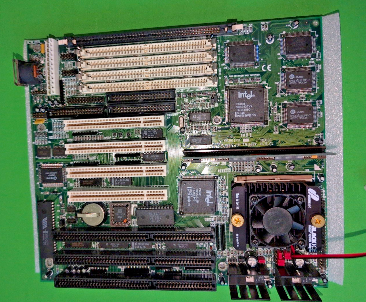 G586IPV Socket 7 Motherboard w/Cyrix 6x86‑P166+ GP CPU & COAST Cache Vintage
