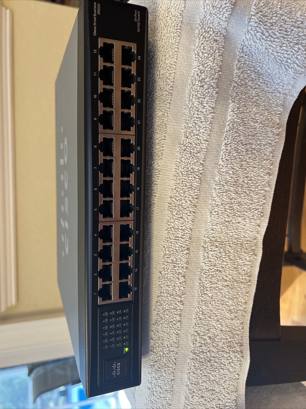 Cisco Small Business Unmanaged (SR224) 24-Port 10/100 External Switch