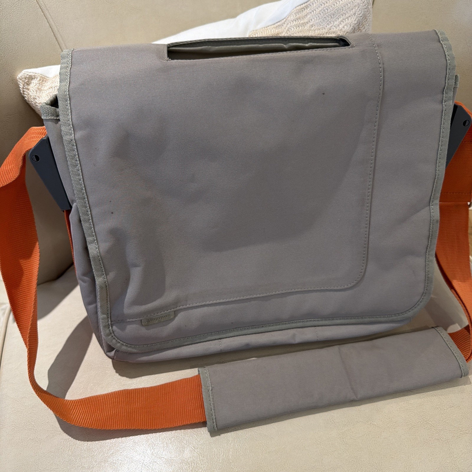 Targus Notebook Messenger Laptop Computer Bag Case Adjustable Shoulder Strap