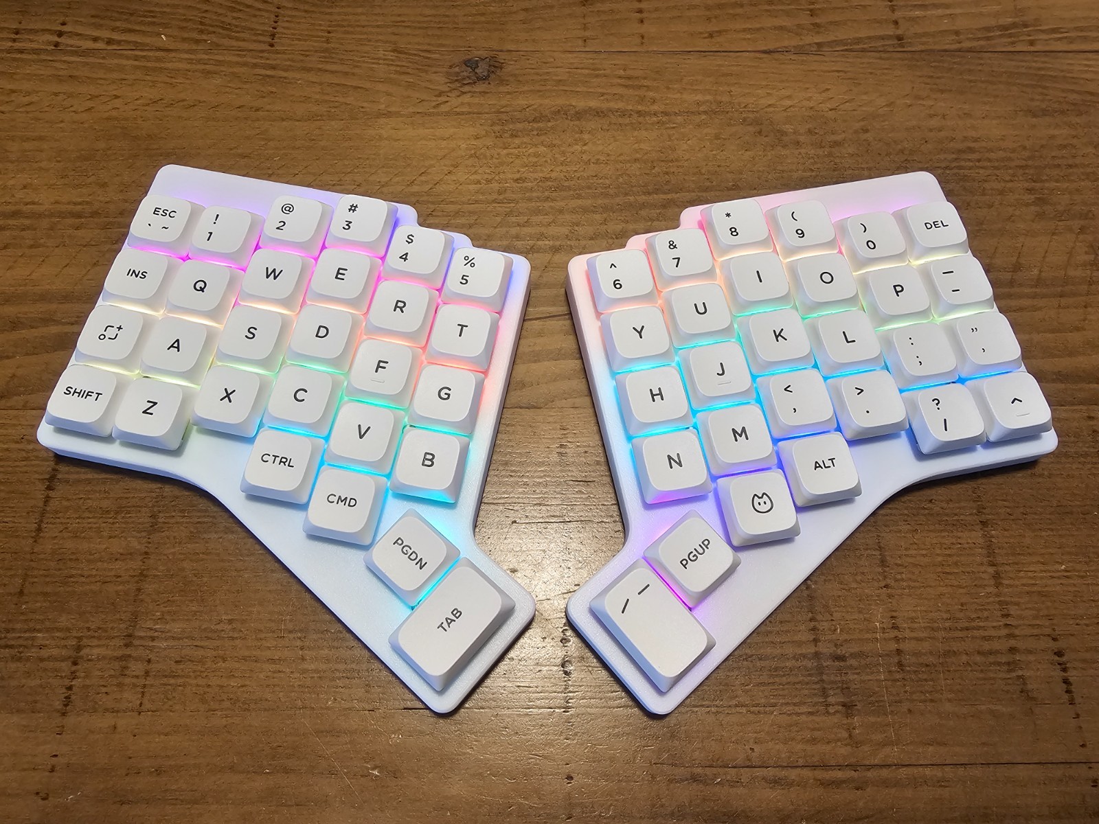 Tomahawk56 Wireless Split Keyboard (Lily58 & ZSA Voyager Hybrid)