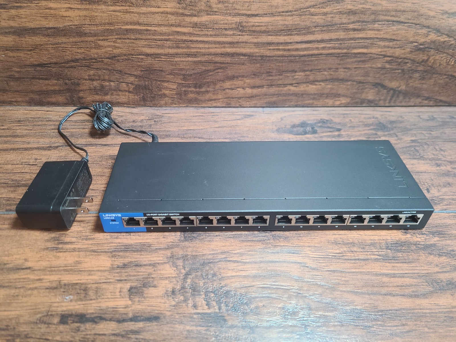 Linksys LGS116 16 Port Gigabit Network Switch Unmanaged Office Desktop w/ Power