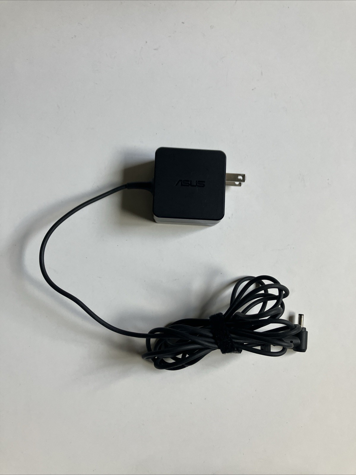 Genuine ASUS AD890326 19V 1.75A 33W AC Power Adapter Charger OEM Zenbook Vivo