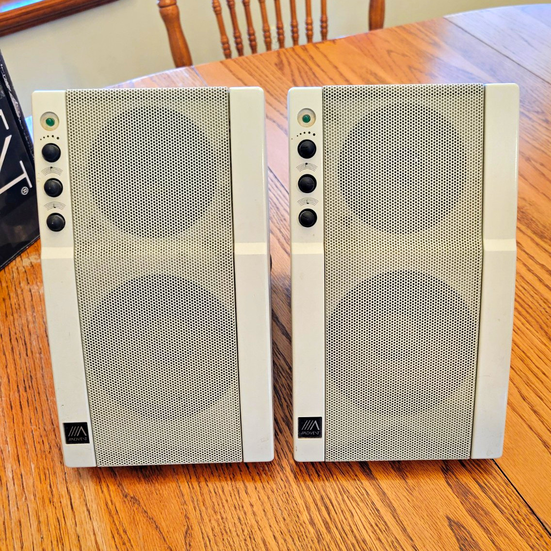Advent AV570G 2.0 Amplified Wired Computer Speakers 3.5mm Jack White *RARE FIND*