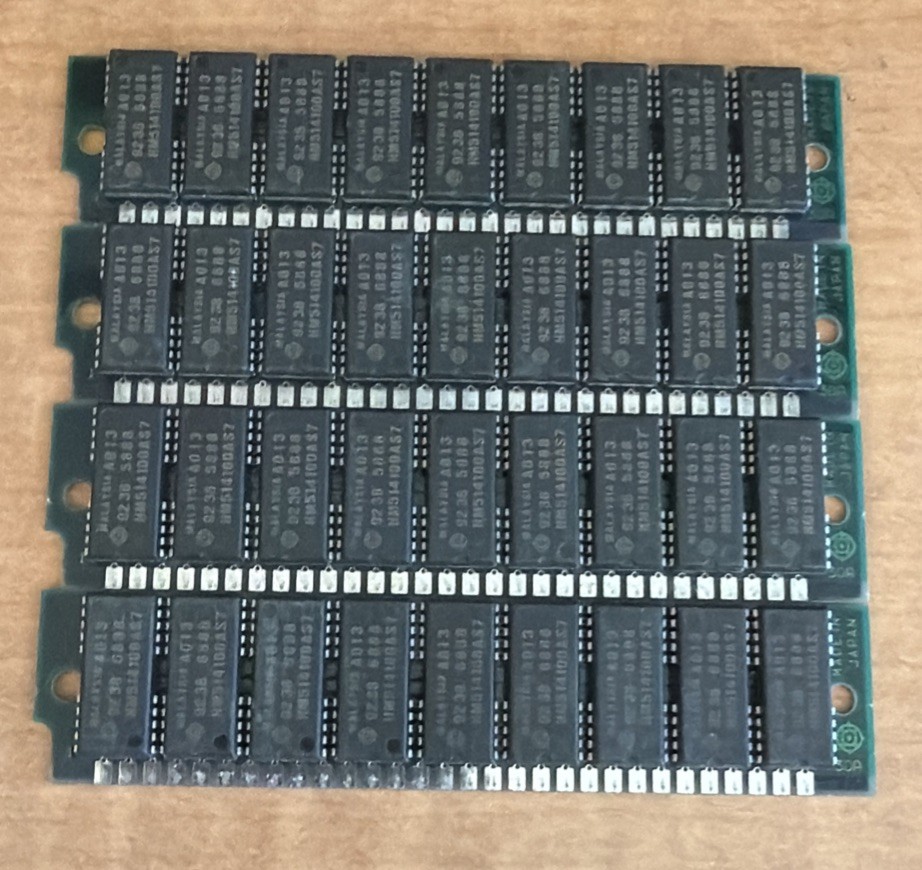 16MB 4 x 4MB 30-Pin SIMM 70ns Silver 9bit FPM Memory PC, IBM 286/386/486 Hitachi
