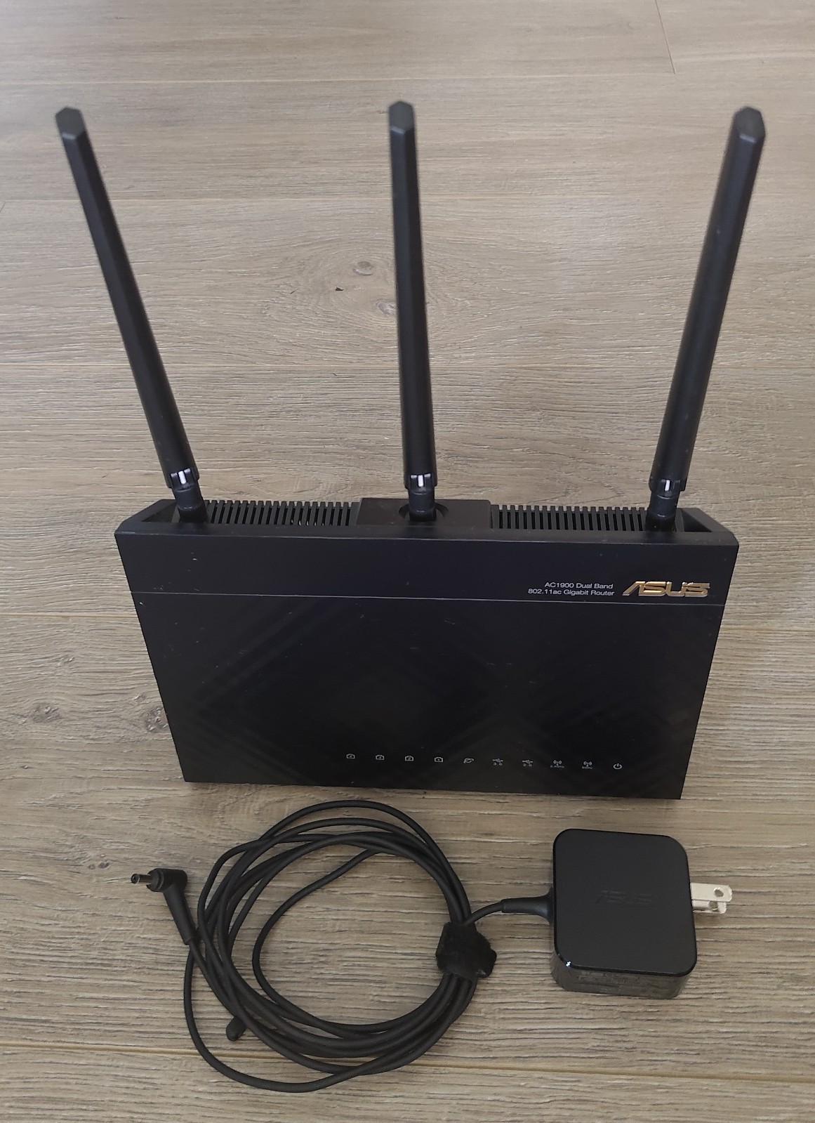 ASUS RT-AC68U AC1900 Dual-Band Gigabit WiFi Router 4-Port USB Black