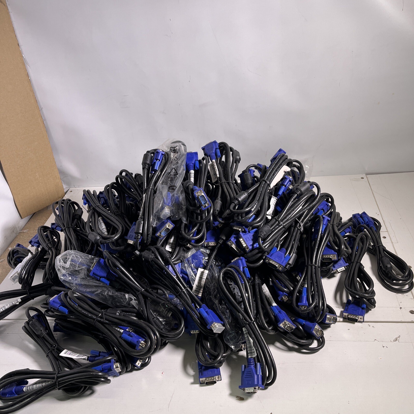 LOT OF 80x HOTRON AWM 6FT/ 15-PIN MALE TO MALE CONNECTORS VIDEO CABLE