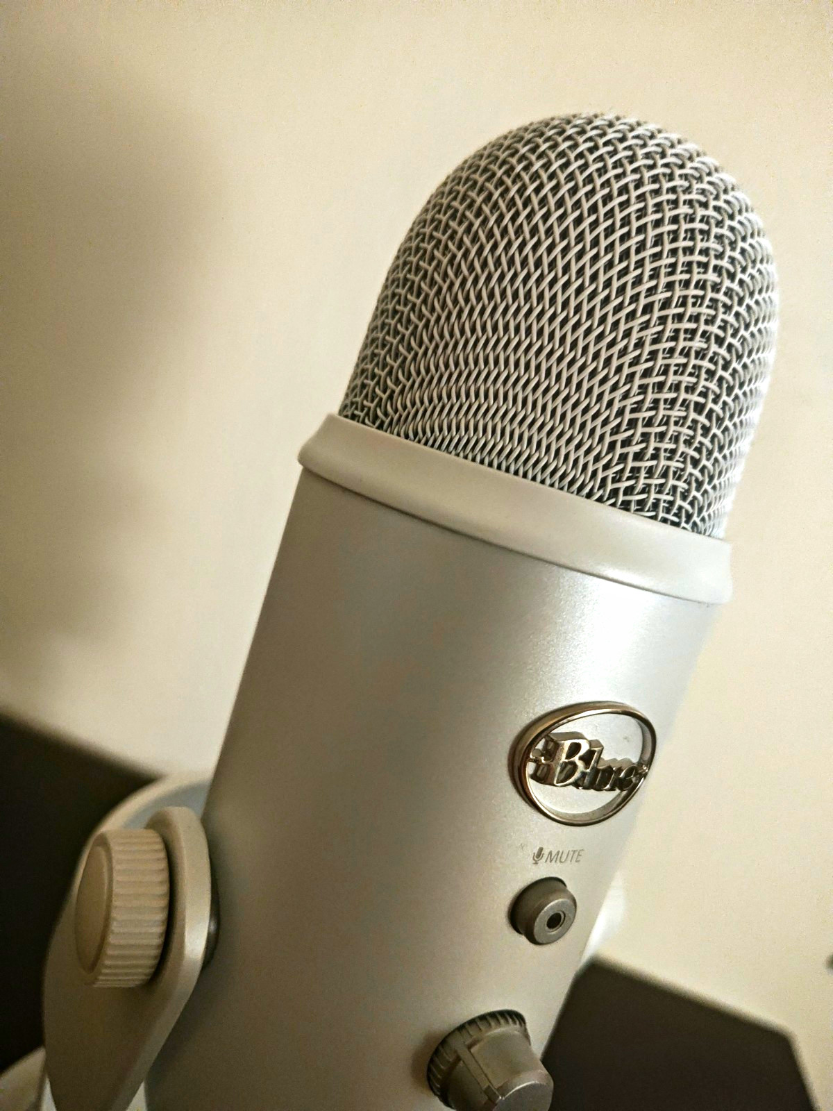 Blue Yeti USB Microphone White Mist Open box