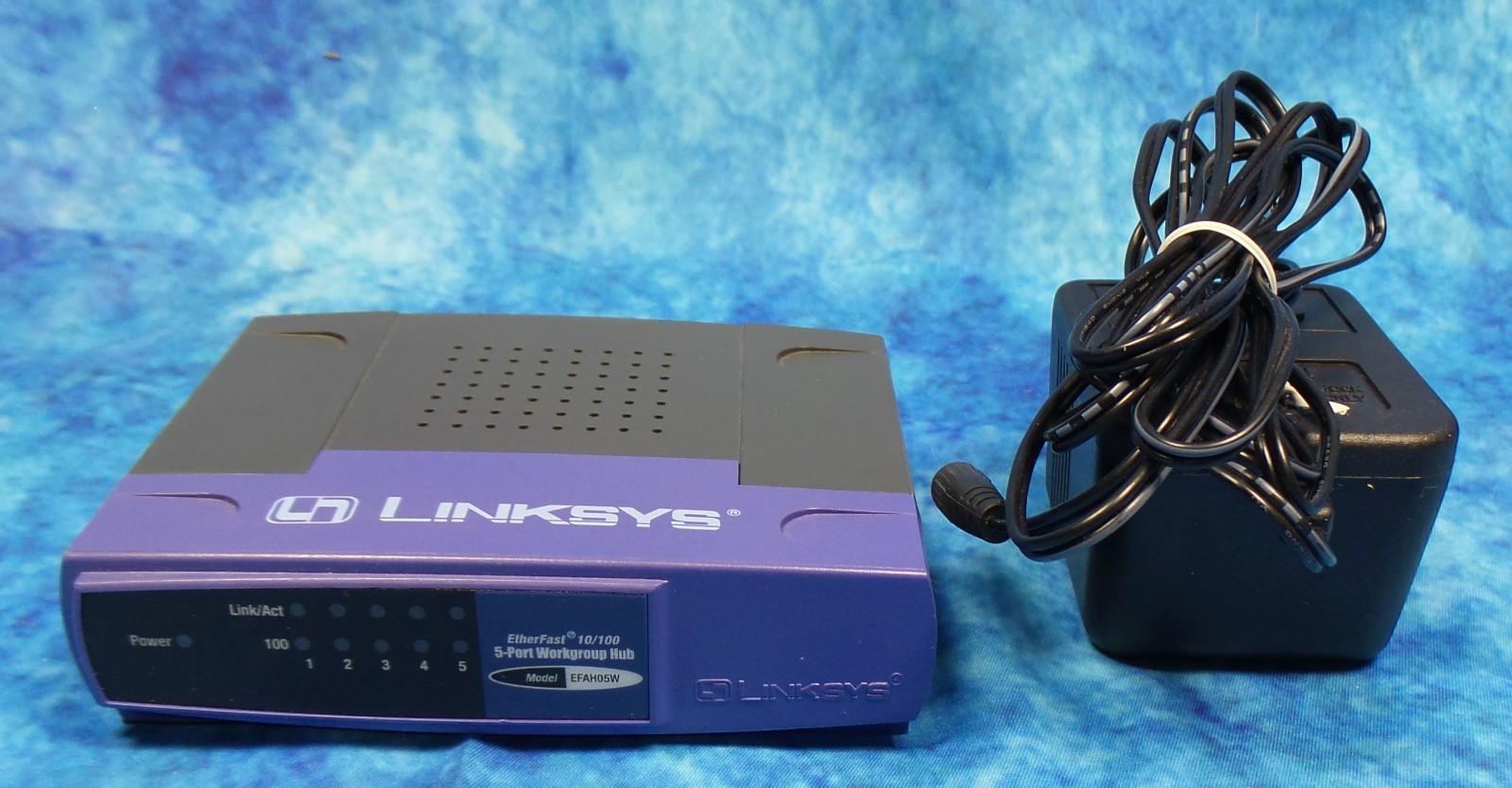 Linksys  EtherFast 10/100 5-Port Ethernet Workgroup Hub - EFAH05W w/AC Adapter