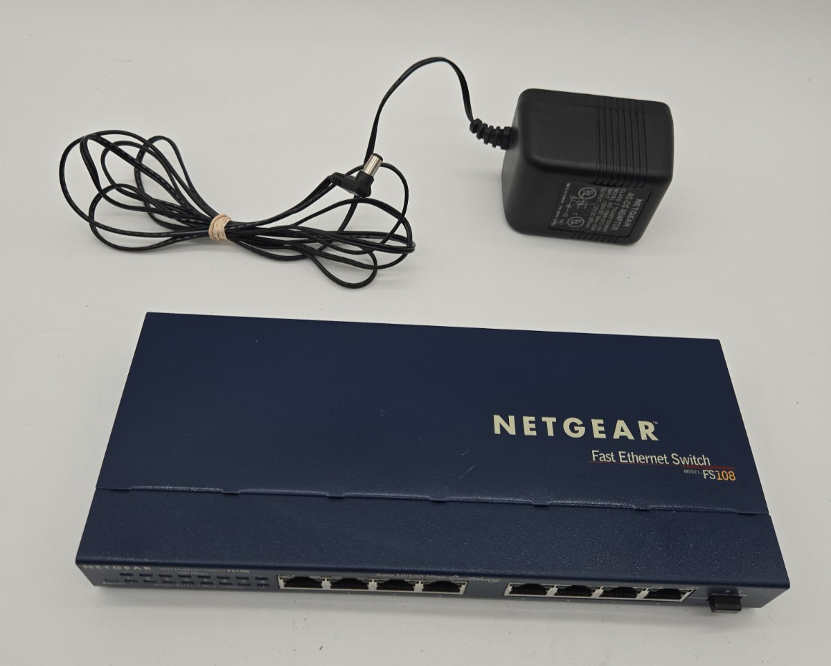 NETGEAR  ProSafe (FS108) 8-Ports External Switch