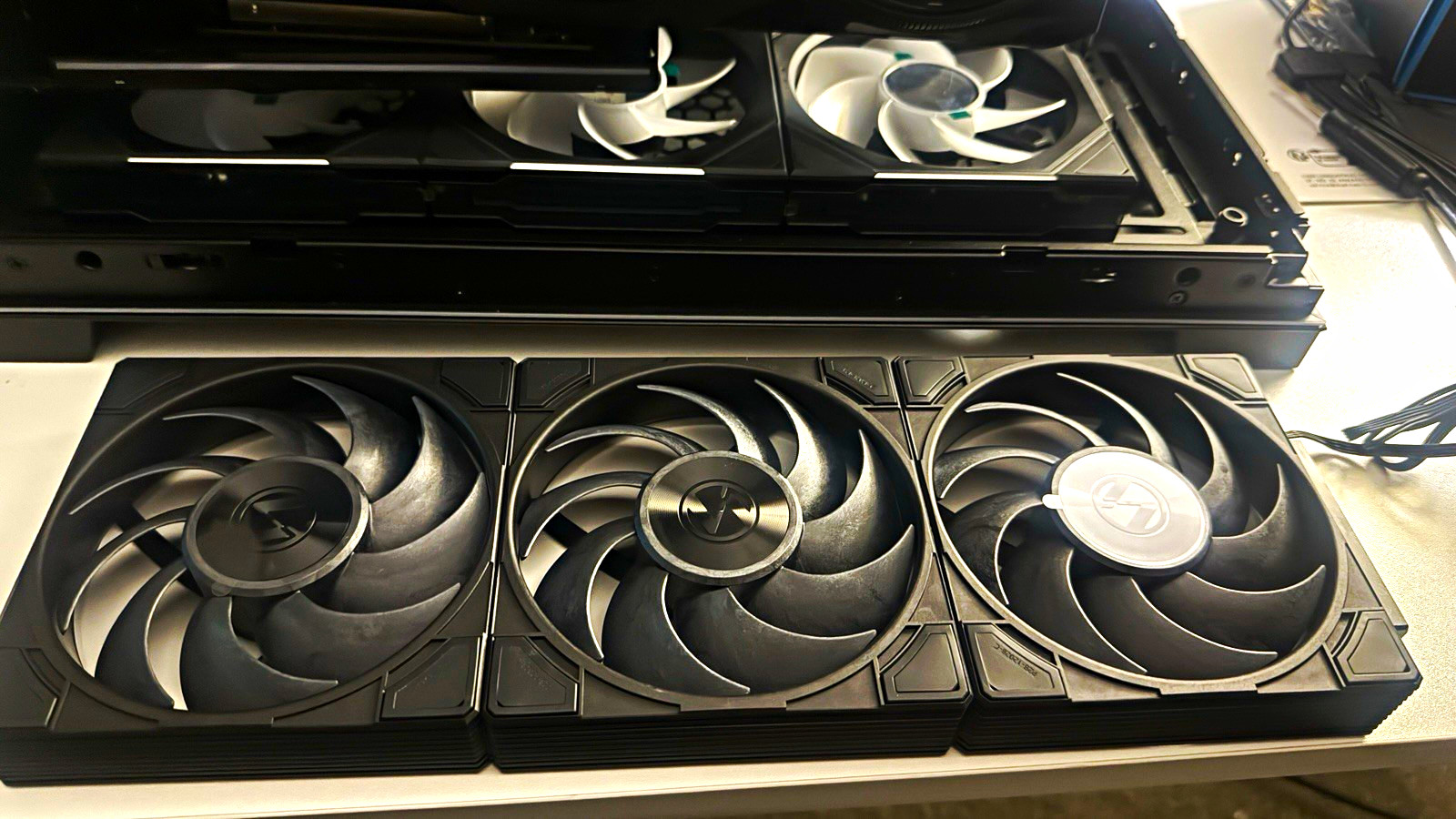 UNI FAN P28 V2 3,000 RPM